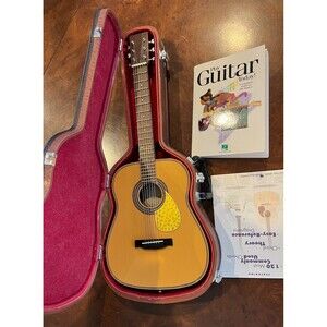 AMERICAN GIRL Acoustic Guitar + Guitar Case + Books Julie excellent condition